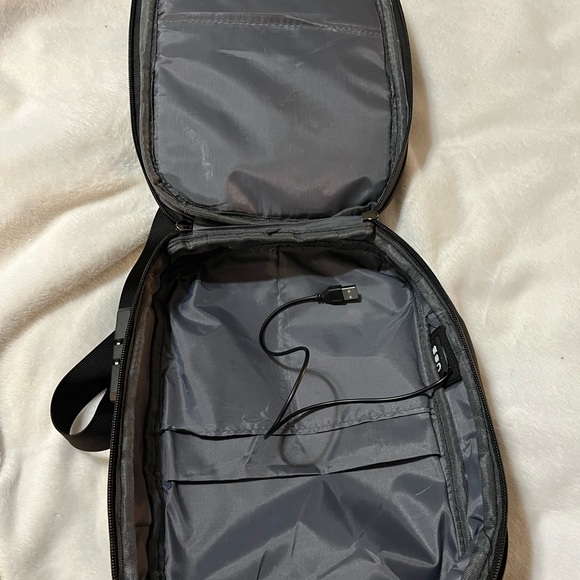 Motorola Razr hard shell sling bag - Picture 6 of 8